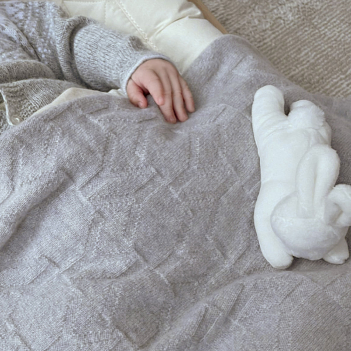 Baby Blanket Cashmere off white YY Logomania – Yliana Yepez