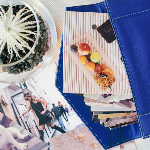 Bolsos YLIANA YEPEZ Mini sobre de cuero vaquero.