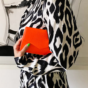 YLIANA YEPEZ bolsa de neón